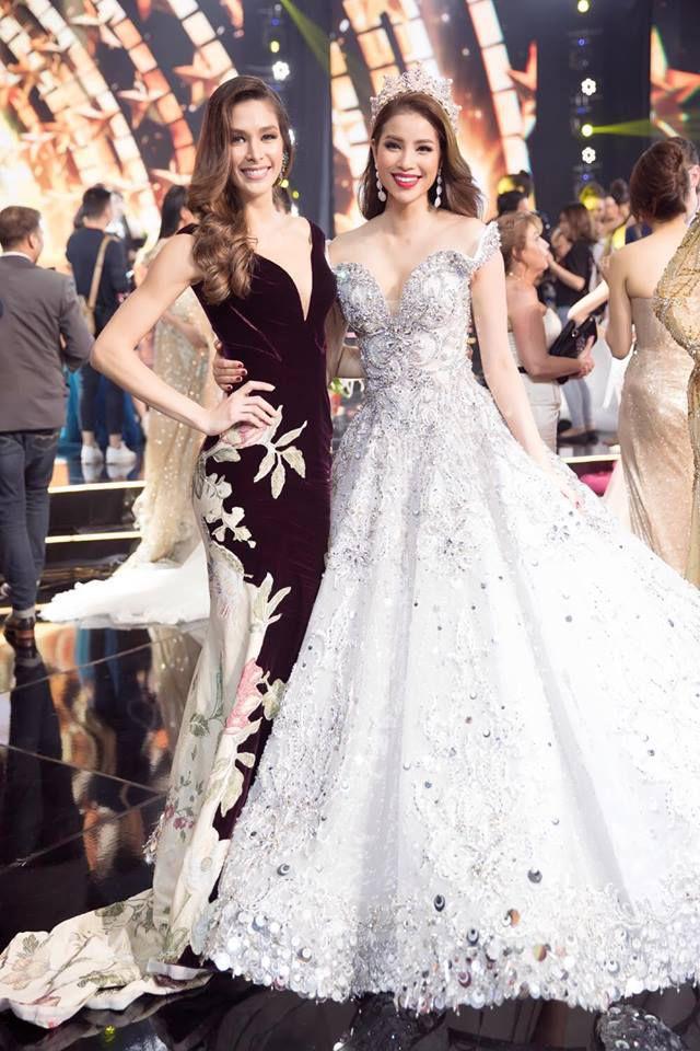 Phạm Hương đứng cạnh Dayana Mendoza: Không cùng đẳng cấp-2