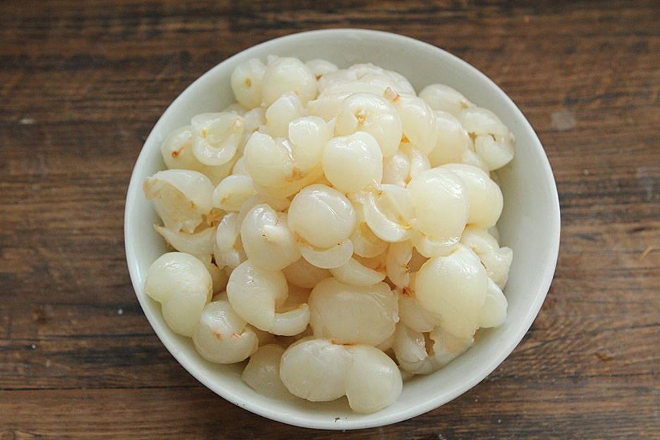 Mua quá nhiều vải ăn không kịp thì lấy ra làm ngay món này để dành vài tháng-2