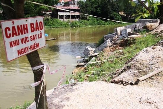 Hà Nội công bố tình huống khẩn cấp vì sạt lở kè, chân đê ở 4 huyện