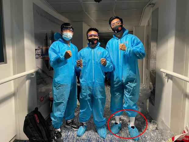 1 bộ đồ 2 số phận: Quang Hải dài chấm gót, Đoàn Văn Hậu toác vòng 3-3