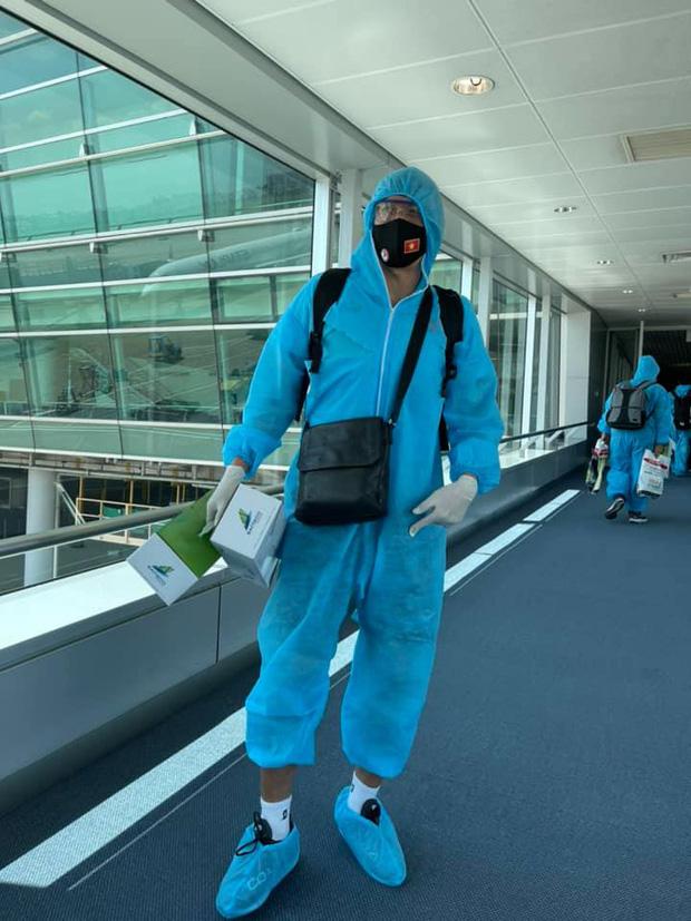 1 bộ đồ 2 số phận: Quang Hải dài chấm gót, Đoàn Văn Hậu toác vòng 3-4