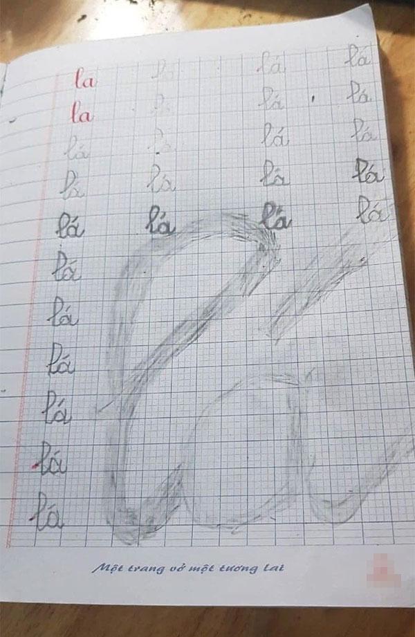 Bị yêu cầu tập viết hết trang, pha bẻ lái tinh ranh của em gái khiến anh trai cạn lời-1