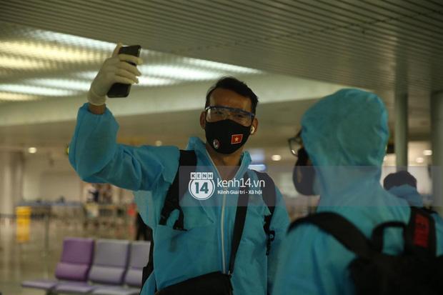 Ông chú thủ môn Tấn Trường từ chối khi fan xin áo đấu, nghe lý do ai cũng vui-3