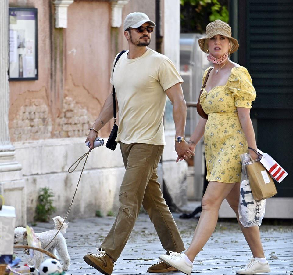 Katy Perry bị tốc váy lộ vòng 3 trên phố, được so sánh với Marilyn Monroe-3