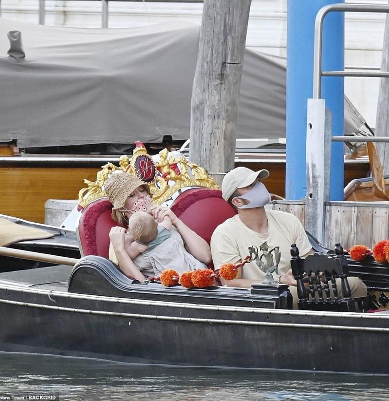 Katy Perry bị tốc váy lộ vòng 3 trên phố, được so sánh với Marilyn Monroe-7