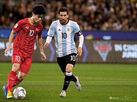 Quang Hải, Công Phượng bất ngờ chạm trán siêu sao Ronaldo, Messi-1