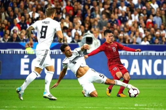 Quang Hải, Công Phượng bất ngờ chạm trán siêu sao Ronaldo, Messi-5
