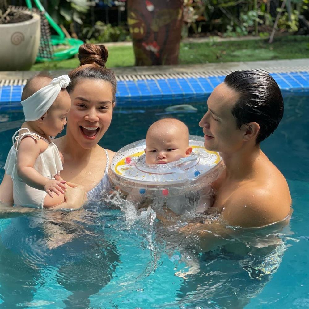 Gia đình Hồ Ngọc Hà đi bơi: 3 nét đẹp không bằng 1 nét hài-1