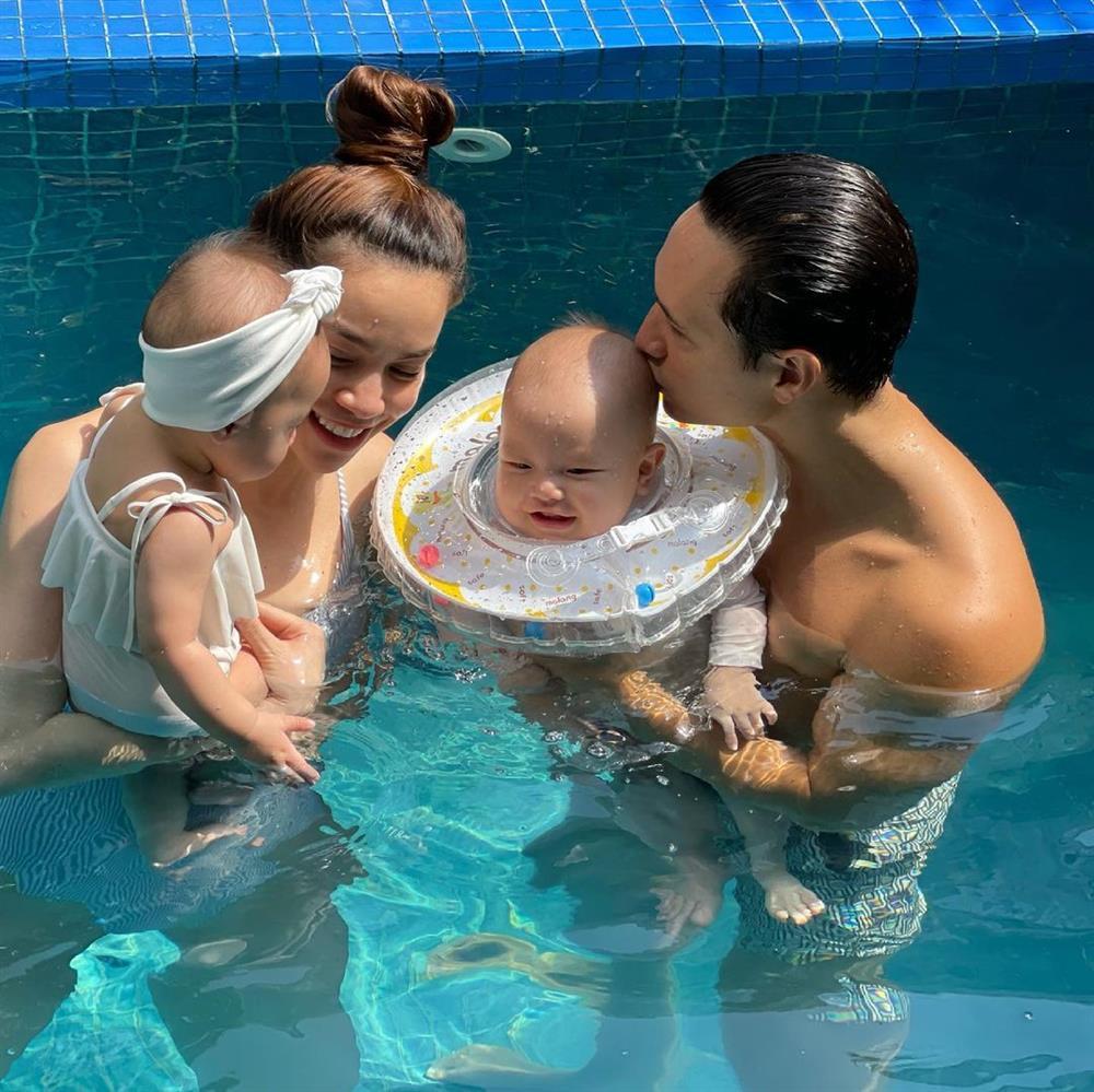 Gia đình Hồ Ngọc Hà đi bơi: 3 nét đẹp không bằng 1 nét hài-2