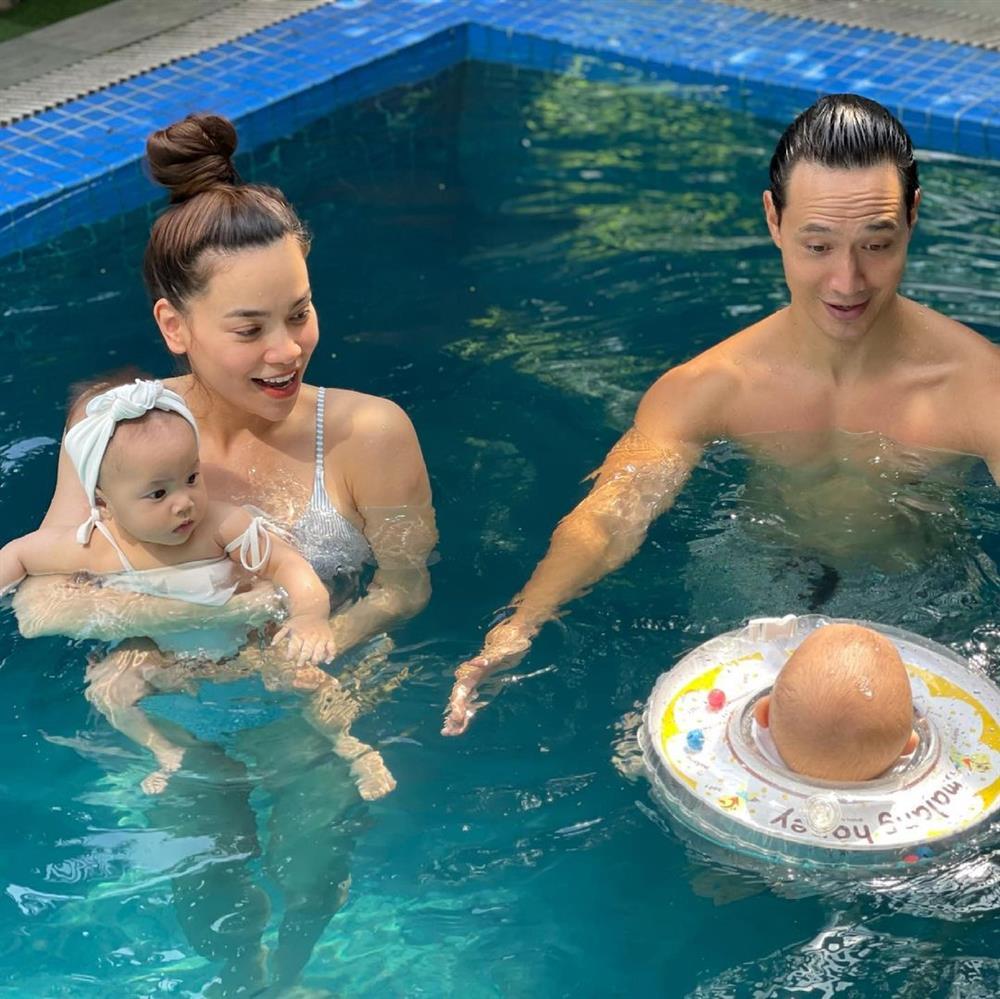 Gia đình Hồ Ngọc Hà đi bơi: 3 nét đẹp không bằng 1 nét hài - 2sao