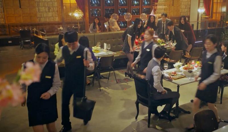 Sạn nhỏ to có đủ trong 2 tập đầu, rating Penthouse 3 tụt dốc không phanh-18