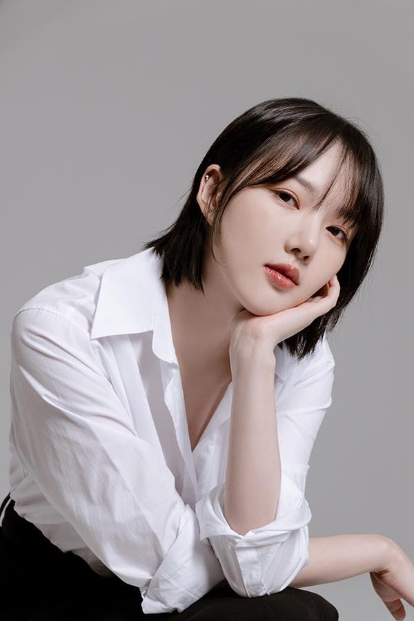 Yerin (cựu thành viên GFRIEND) ký hợp đồng độc quyền với Sublime Artist Agency, công ty quản lý của nhiều ngôi sao danh tiếng như Song Kang Ho, Rain, Hani (EXID)...