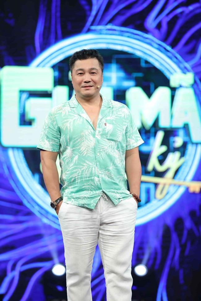 Với mức cát-xê "khủng" cộng với việc biết đầu tư kinh doanh bất động sản, Lý Hùng giờ đây có cuộc sống sung túc giàu có. Ở tuổi 52, tài tử phim Phạm Công - Cúc Hoa trông vẫn vô cùng phong độ, bảnh bao. Thỉnh thoảng, Lý Hùng mới tham gia một vài gameshow và xuất hiện trên sóng truyền hình.