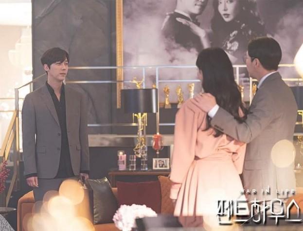 Penthouse 3: Bác sĩ Ha chết lặng nhìn dì Trinh bên kẻ thù, vợ chồng tan nát còn đâu!-3