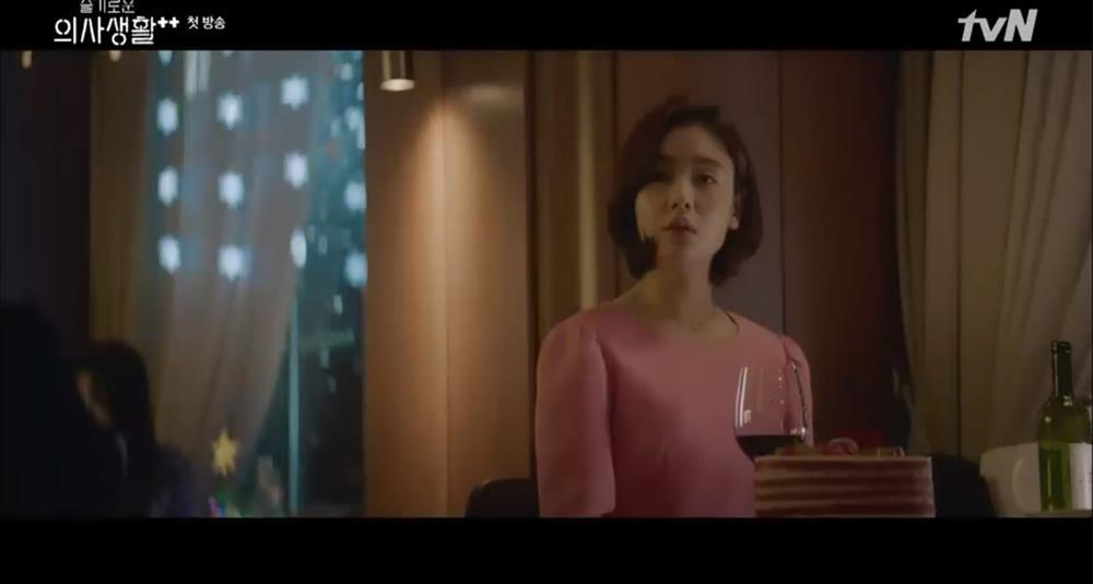 Ngay tập đầu, Hospital Playlist 2 đã tiết lộ ba bí mật quan trọng còn dang dở ở phần 1-2