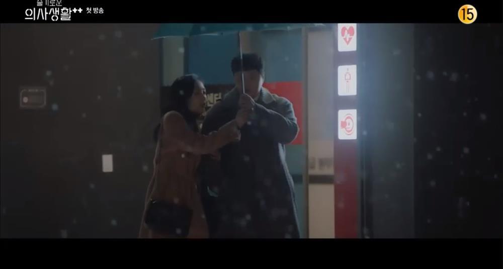 Ngay tập đầu, Hospital Playlist 2 đã tiết lộ ba bí mật quan trọng còn dang dở ở phần 1-4