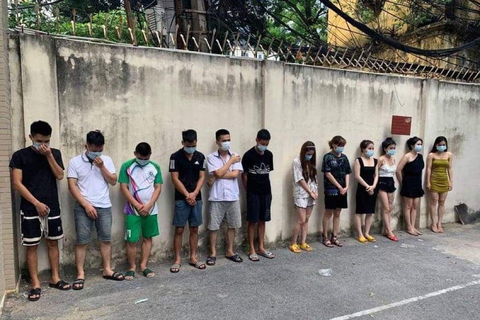 Cô gái nghi nhiễm nCoV tụ tập dùng ma túy cùng 12 người-2