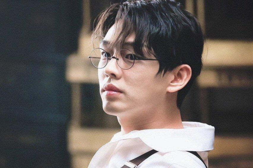 Yoo Ah In ngựa điên bất kham của Kbiz: tài năng đi kèm tai tiếng-10