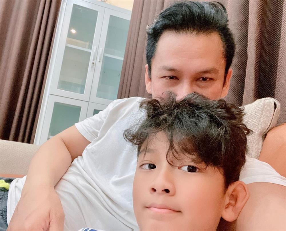 Con trai Lệ Quyên squat vòng 3, dân mạng cười nghiêng ngả-5