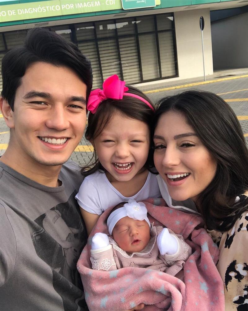 Nam vương khiến dân mạng u mê thành bố 2 con ở tuổi 27-3