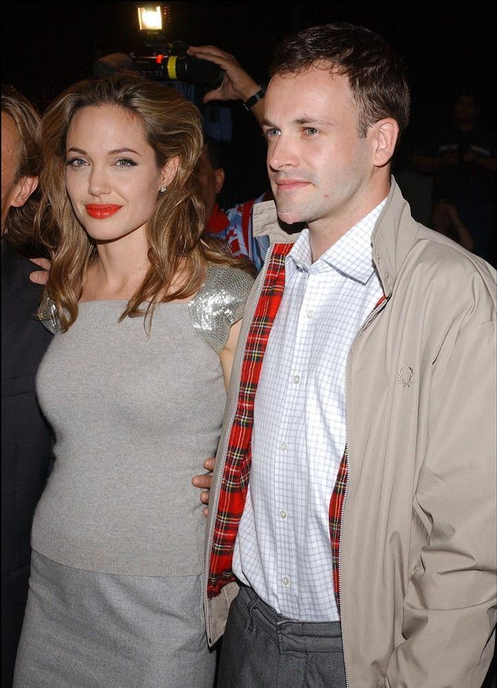 Ai là người đàn ông quan trọng nhất trong đời Angelina Jolie?-1