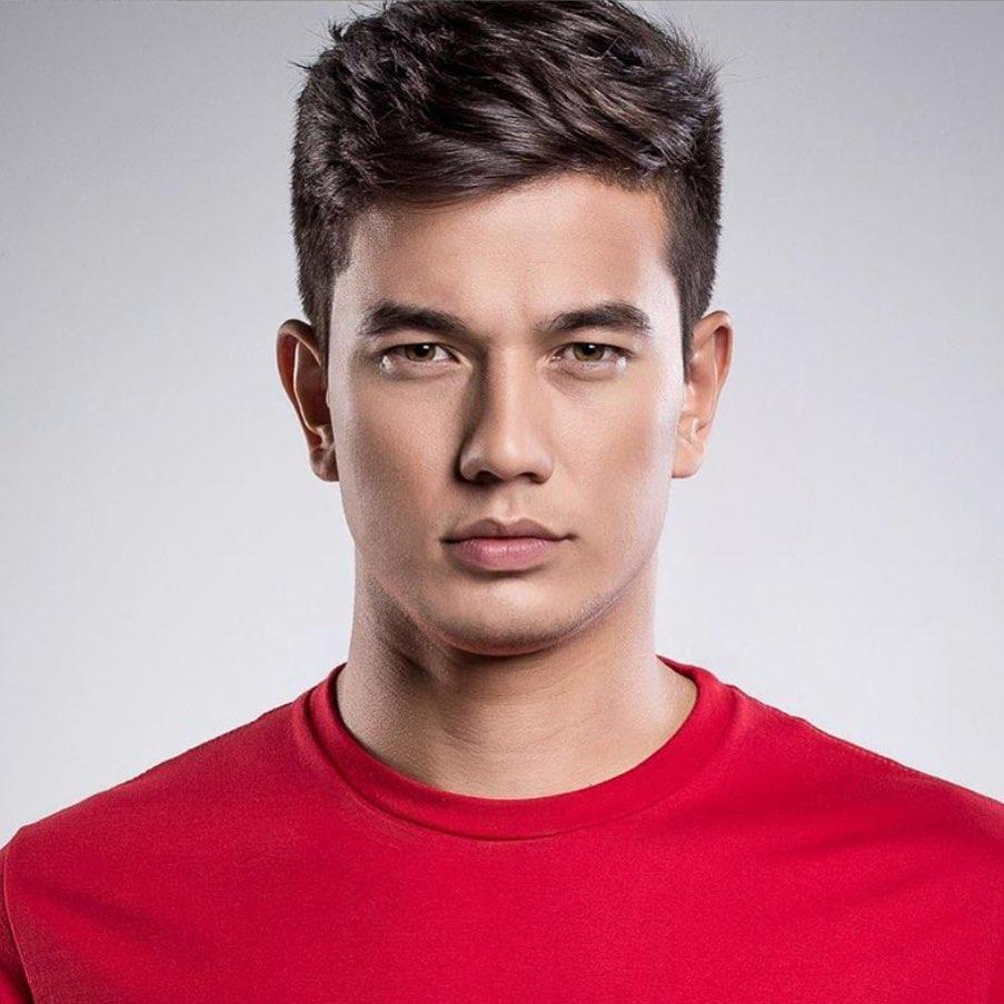 Nam vương khiến dân mạng u mê thành bố 2 con ở tuổi 27-4