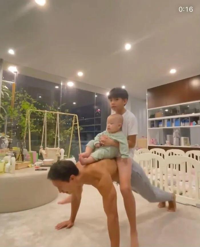 Body vạm vỡ nhưng Kim Lý cõng Hà Hồ hít đất được 5 cái thì sập nguồn-1