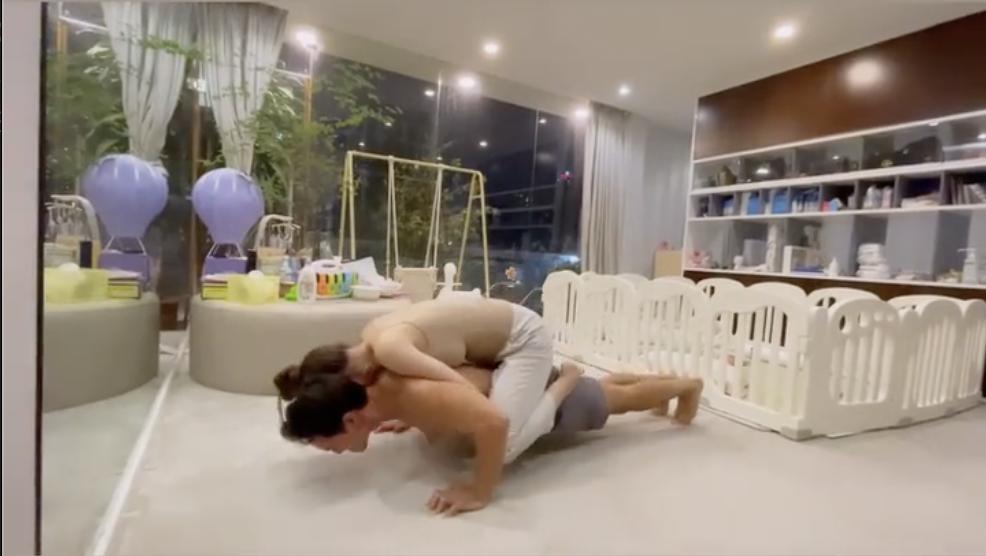 Body vạm vỡ nhưng Kim Lý cõng Hà Hồ hít đất được 5 cái thì sập nguồn-4