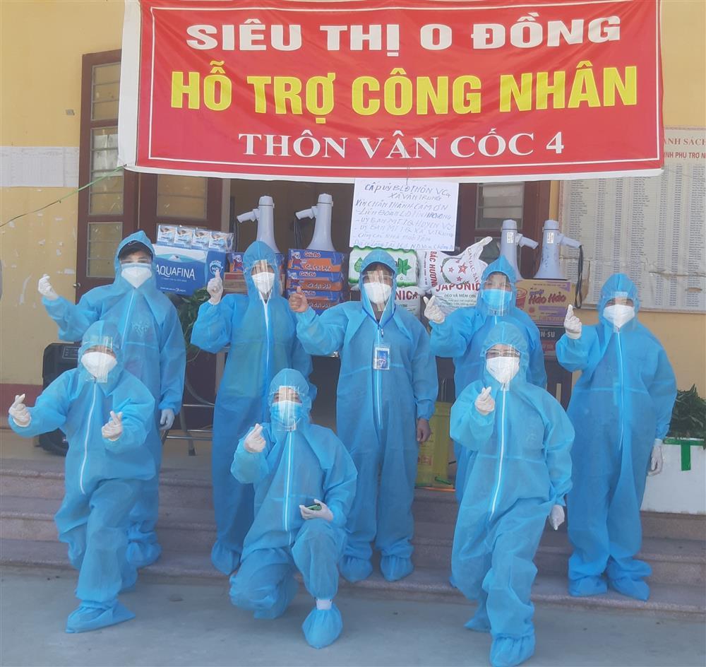 Nắng nóng hơn 40 độ, tình nguyện viên Covid-19 Bắc Giang vẫn quẩy tưng bừng-6