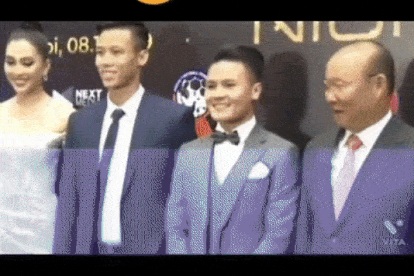 Clip: Thầy Park kéo Hải Quế ra để Quang Hải được thơm lây Tiểu Vy-1