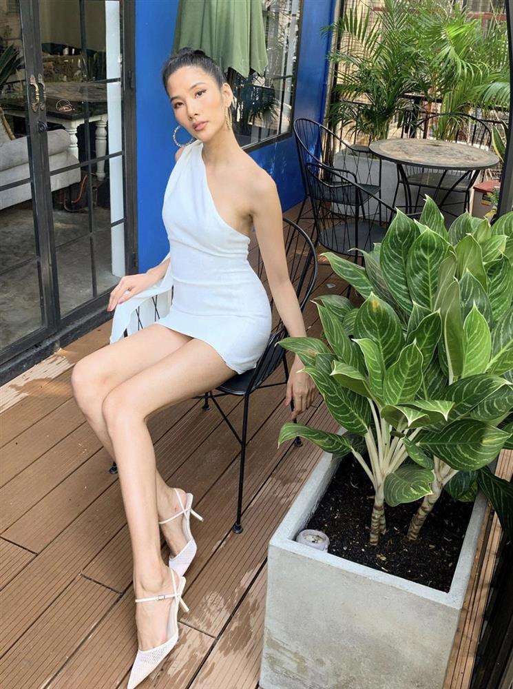 Hoàng Thùy chăm diện váy bó sát khoe vòng 1 dao kéo bức thở-6