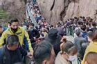 Khu tham quan ở Trung Quốc yêu cầu khách trả phí cứu nạn