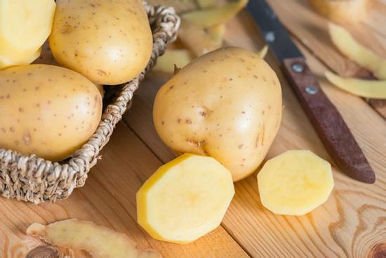 Chữa mặn món ăn và 7 công dụng bất ngờ của khoai tây