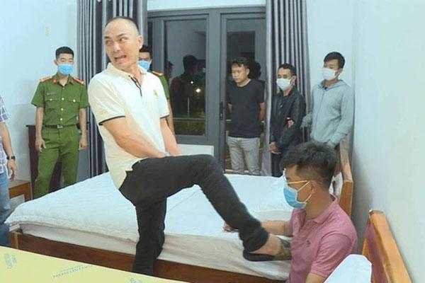 Nợ hơn 4 tỷ, người đàn ông bị nhốt, dọa mang ra nước ngoài cắt thận-1