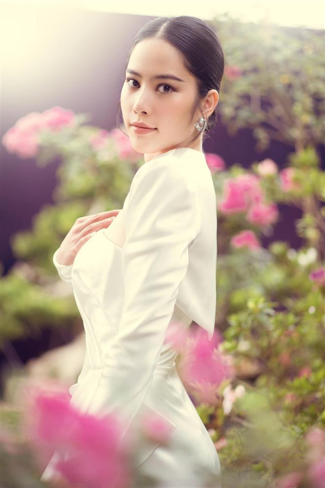 Bạn thân Ngọc Trinh và dàn sao Việt đổi đời, cát xê tăng khi thành sao hạng A-9