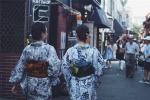 Tại sao khi mặc Kimono, phụ nữ Nhật Bản thắt một chiếc 'gối' sau lưng?