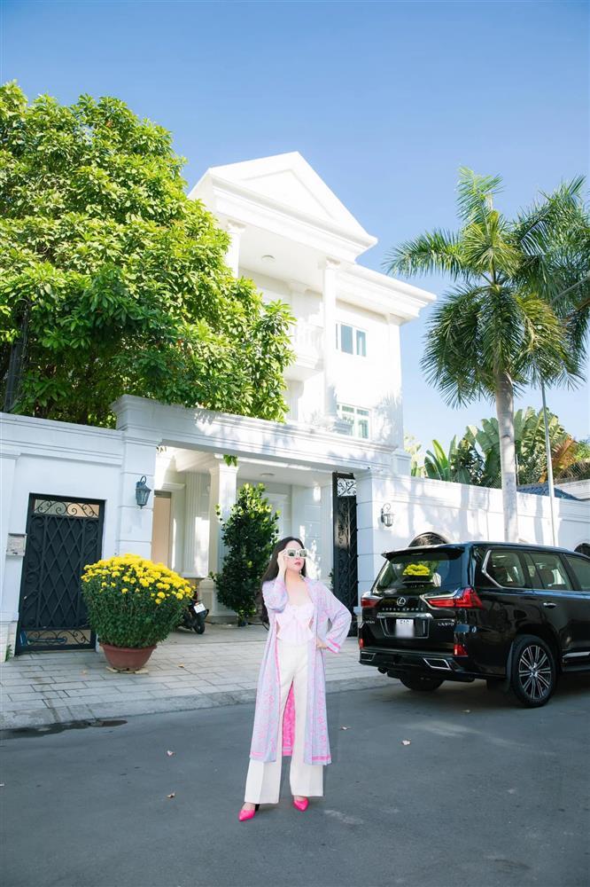 Xoài nhà Phượng Chanel to cỡ nào mà đập vỡ kính xe Mẹc dễ như bỡn?-3