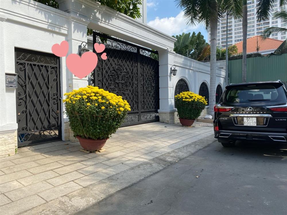 Xoài nhà Phượng Chanel to cỡ nào mà đập vỡ kính xe Mẹc dễ như bỡn?-4