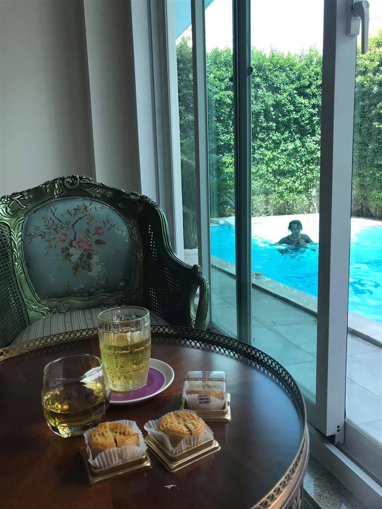 Xoài nhà Phượng Chanel to cỡ nào mà đập vỡ kính xe Mẹc dễ như bỡn?-17