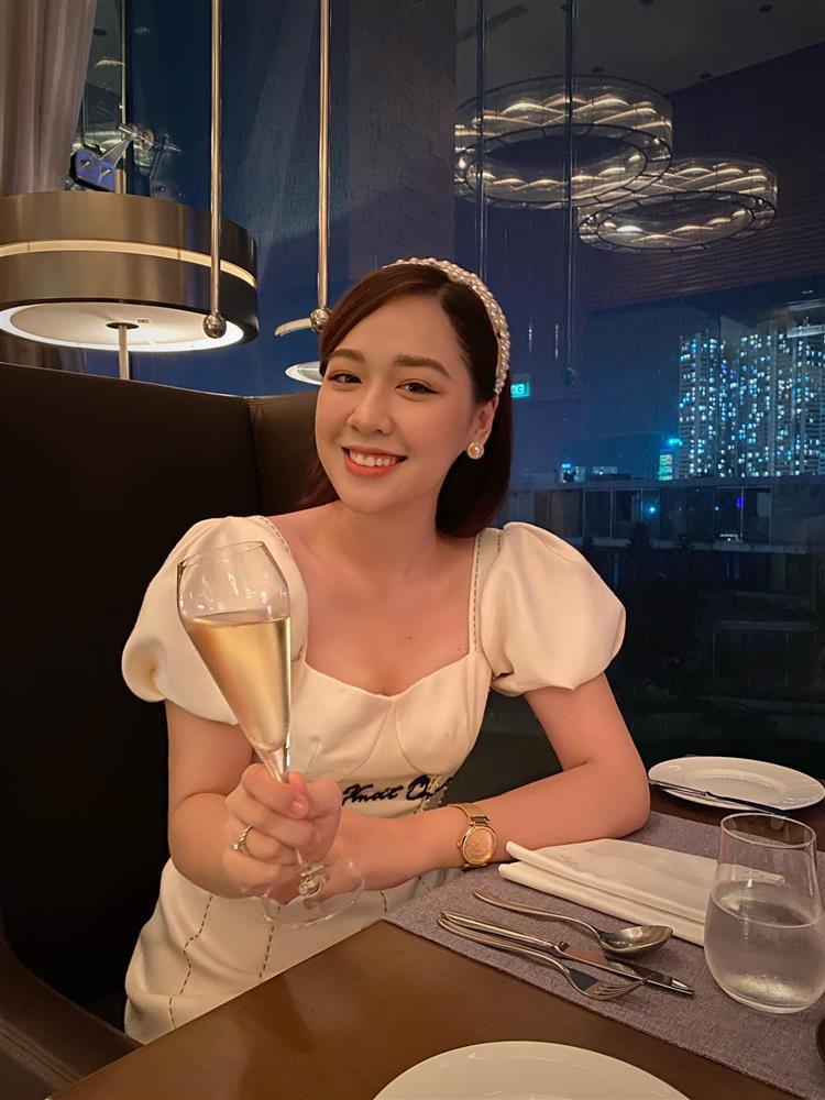 MC đình đám VTV được cầu hôn trên máy bay, bất ngờ profile nhà trai-4