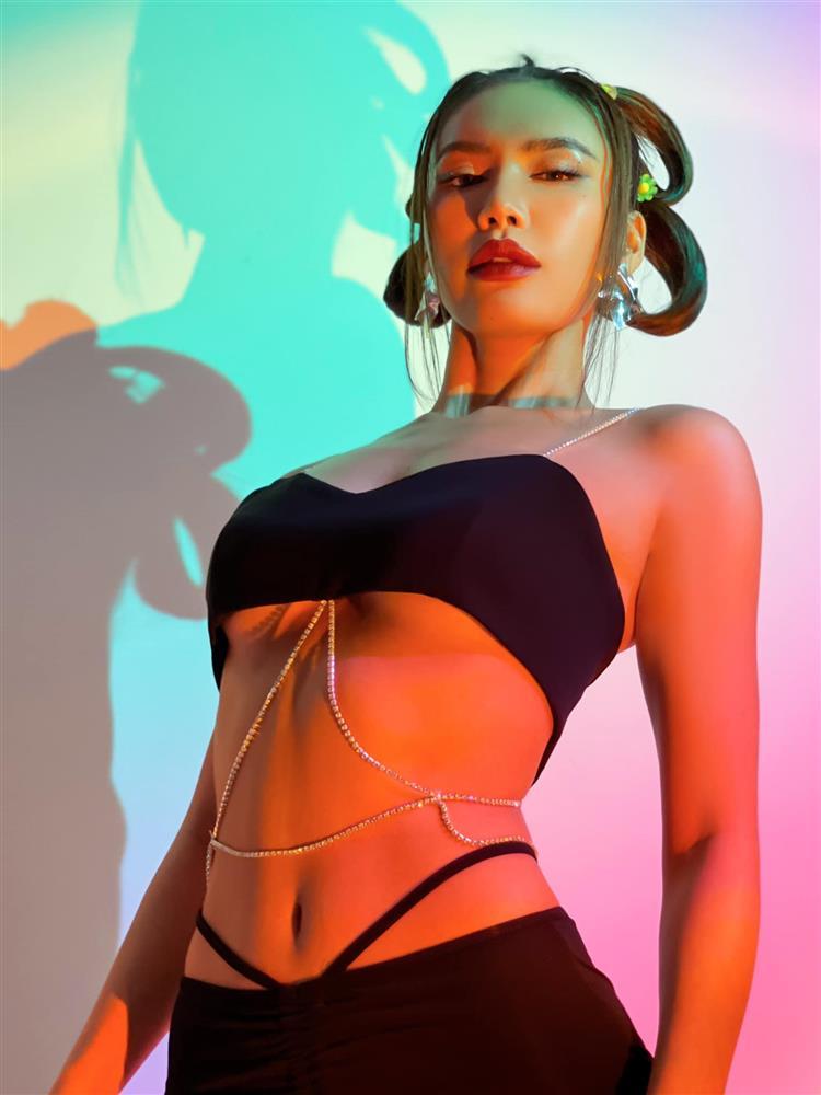 Ngọc Trinh, Minh Hằng đu trend eo con kiến, ai ngờ Lệ Quyên chặt đẹp-10