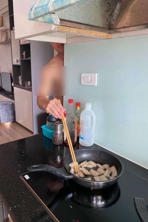 Vợ đăng ảnh chồng rang thịt theo phong cách bảo toàn tính mạng-1