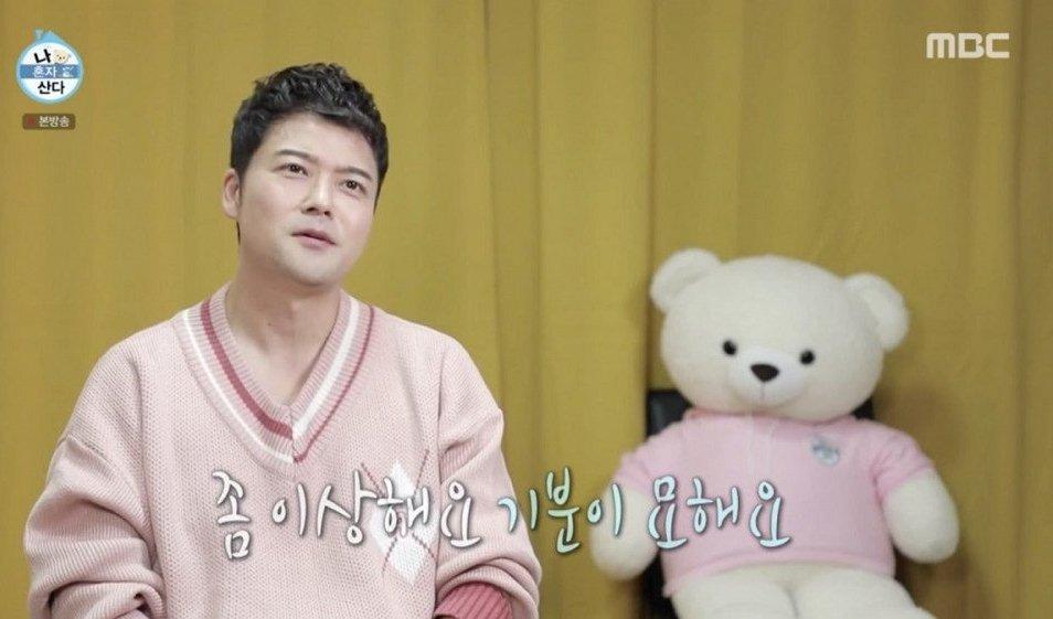 Nam MC Jun Hyun Moo xin lỗi vì sự trở lại của anh khiến rating chương trình 