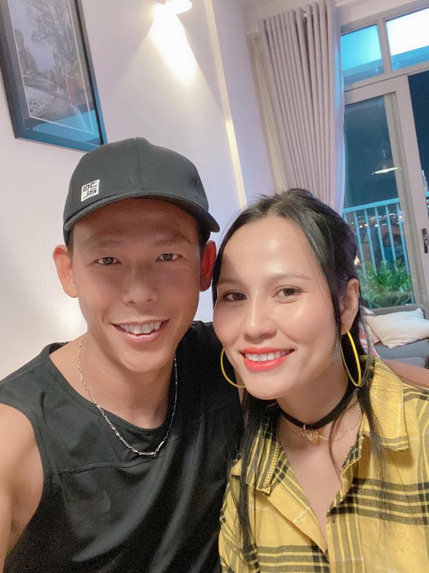 Đại chiến chiều vợ team cầu thủ: Người tặng đồ hiệu, người đóng phim vì bà xã-9