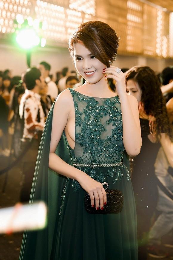 Ngọc Trinh mặc như không khoe 70% cơ thể với bodysuit trong suốt-11