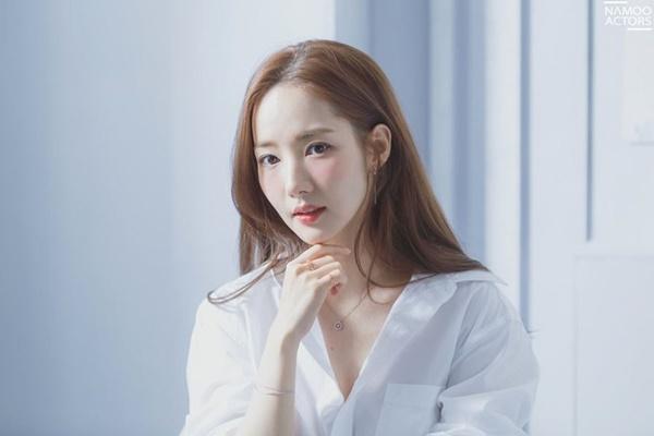 Vừa cặp kè Han So Hee, Song Kang lại nên duyên cùng đàn chị Park Min Young-2