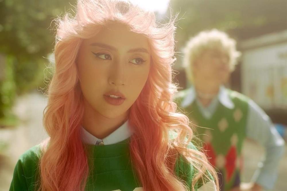 Tình tứ bên bạn trai, Quỳnh Anh Shyn bị soi kiểu tóc hệt Ngao Bái-2