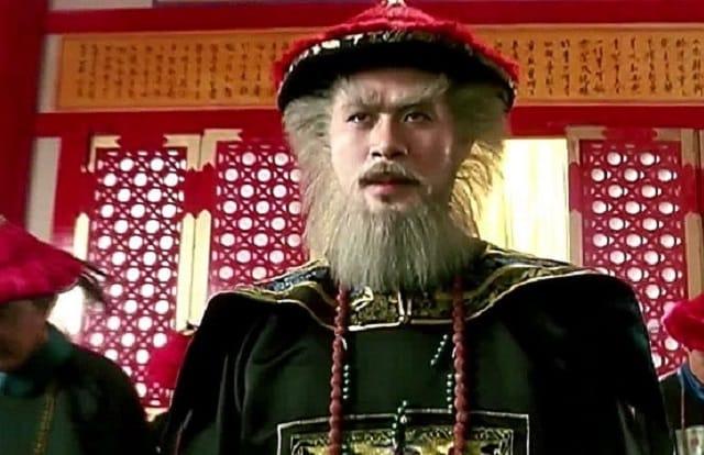 Tình tứ bên bạn trai, Quỳnh Anh Shyn bị soi kiểu tóc hệt Ngao Bái-5