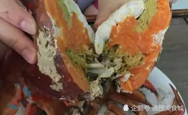 Vun vén cả tháng lương mới dám mua con cua 2 triệu, anh chàng hồi hộp cắt ra và cái kết nín thở-2