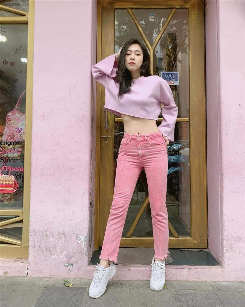 Vẻ gợi cảm của nàng BTV được CEO hơn 16 tuổi cầu hôn trên máy bay-15